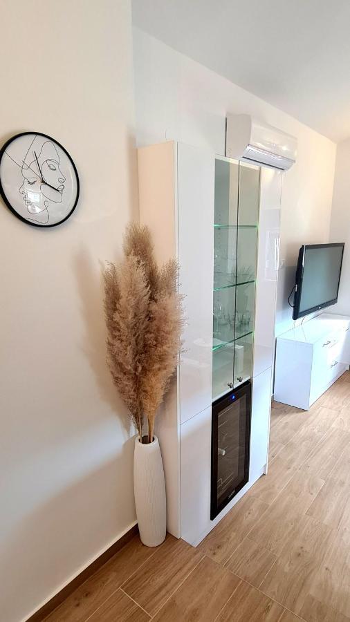 Family Oasis Apartment Zukve Врси Екстер'єр фото